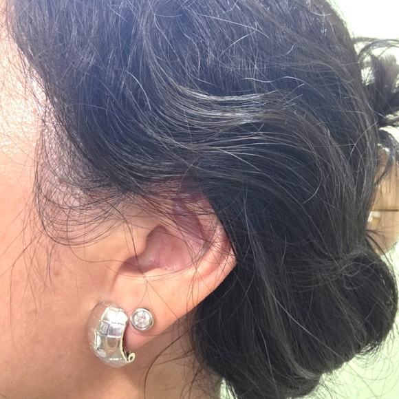 geometrical Silver toned puffy Chunky clip on Earrings - Picture 5 of 6